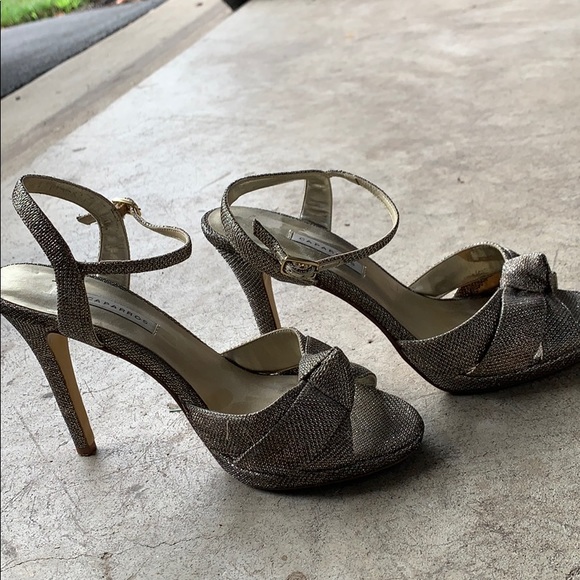 Silver Sparkly Tie Heel - Picture 3 of 5